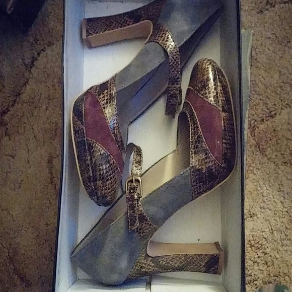 New snakeskin and suede heels - Picture 4 of 4